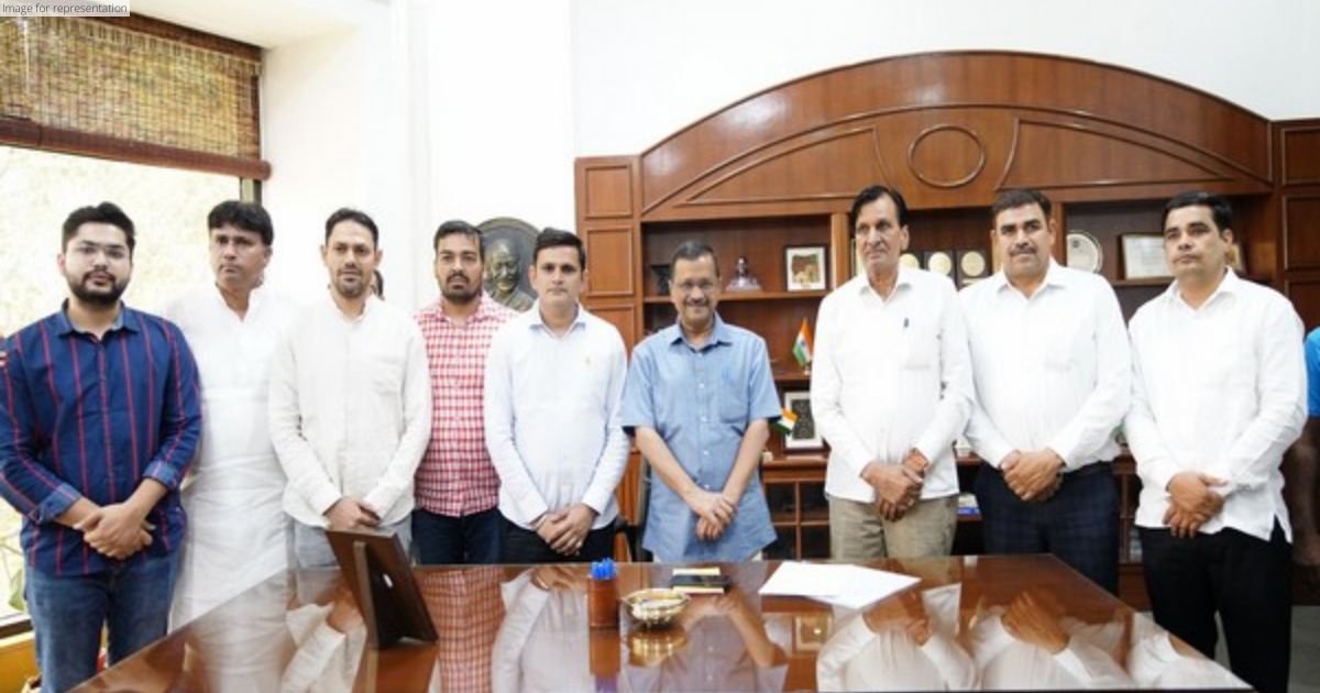Delhi CM Kejriwal meets heroes of Mundka fire incident, appreciates their bravery